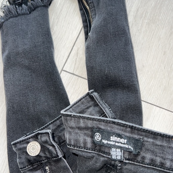 BLACK DISTRESSED DEMIN JEANS - Picture 7 of 7